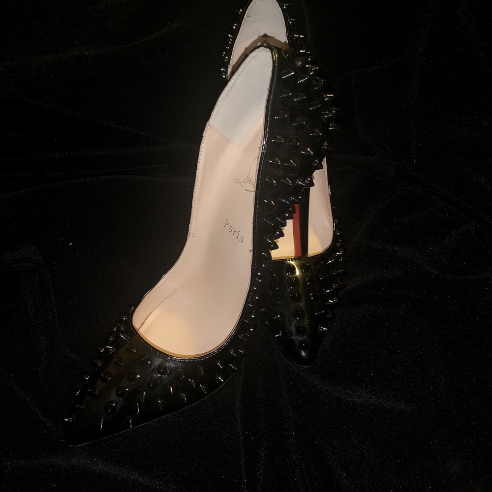 Christian Louboutin studded patent leather pumps - Picture 7 of 7